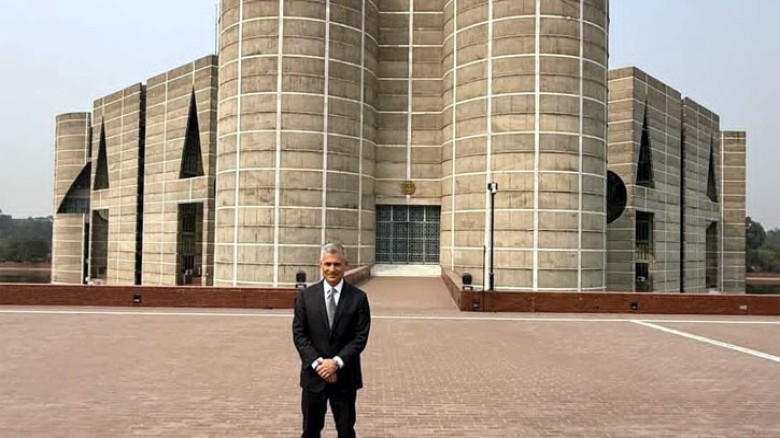 জাতীয় সংসদ ভবন পরিদর্শনে পল কাপুর