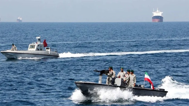 আবারও হরমুজ প্রণালি বন্ধ ঘোষণা ইরানের